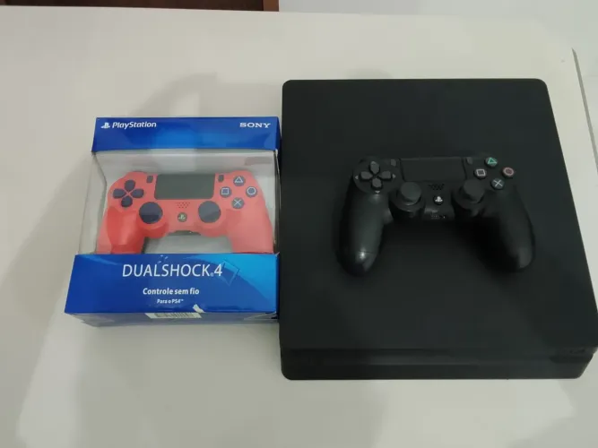 Vendo PS4 semi novo 2 controles originais