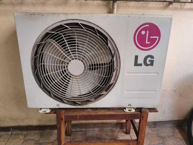 Ar-condicionado Split LG 12.000 BTUs - usado