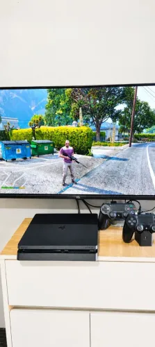 PS4 Slim 500 GB 2 controles