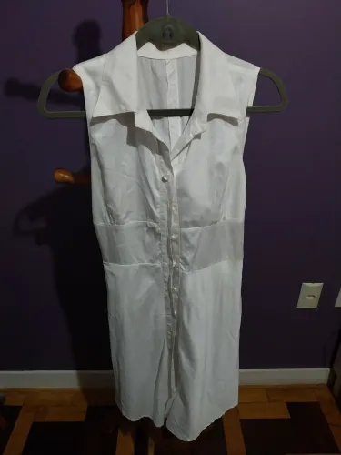 Vestido branco sem mangas