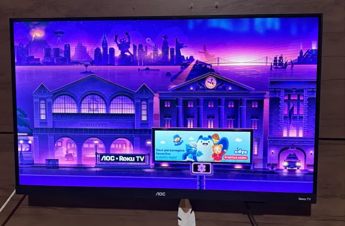 Smart TV LED 32" AOC Roku TV (Seminova - Comprada em Nov/2024) - Com Pés e Controle