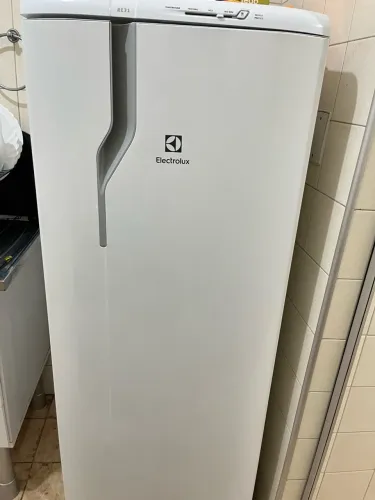 Geladeira 5 meses de uso NÃO FAÇO ENTREGA