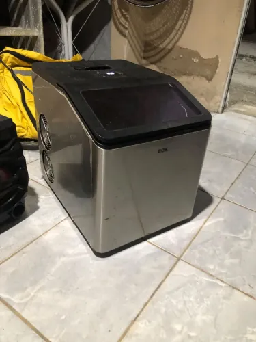 Maquina de gelo eos 35kg