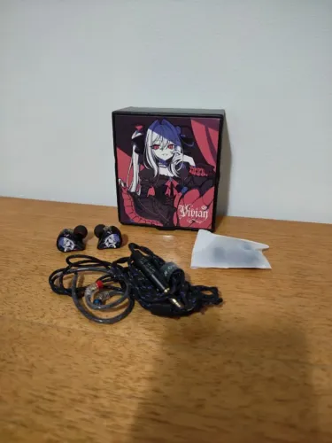 Fone IEM CVJ Vivian com Microfone 10mm Hi-Fi - Versão Anime