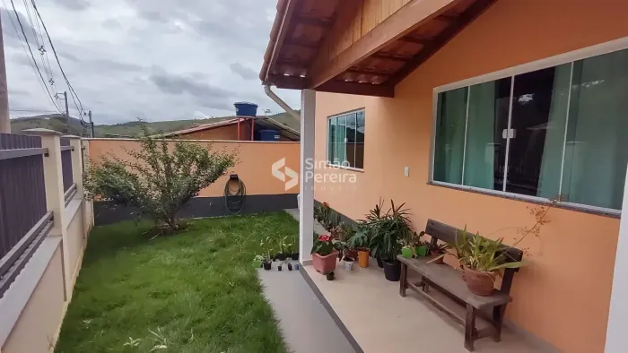 Imóvel para venda possui 101m², com 2 quartos em Centro - Simão Pereira - MG