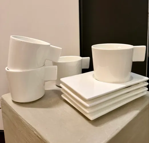 Conjunto 4 Xícaras de Café com Pires Retangulares - Porcelana Branca Design