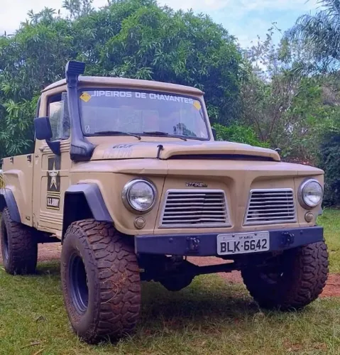 Ford F-75 4X4 2.3 1975
