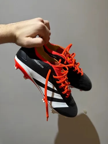 Chuteira Adidas