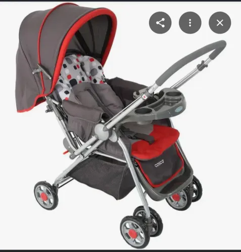 Carrinho de bebê com bebê conforto