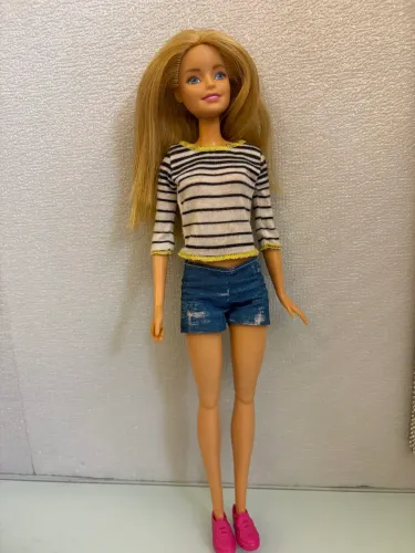 Boneca Barbie Mattel Loira Articulada