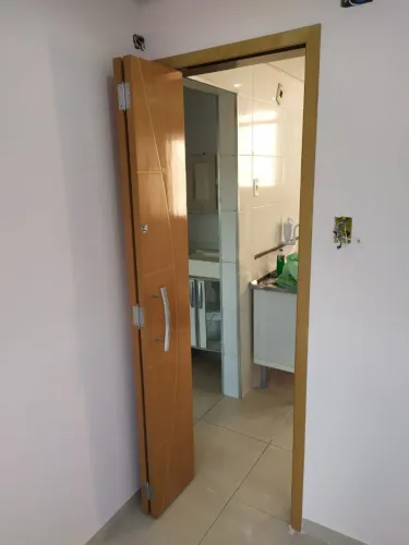 Instalação de porta camarão, portas comuns, reparo em portas camarão 