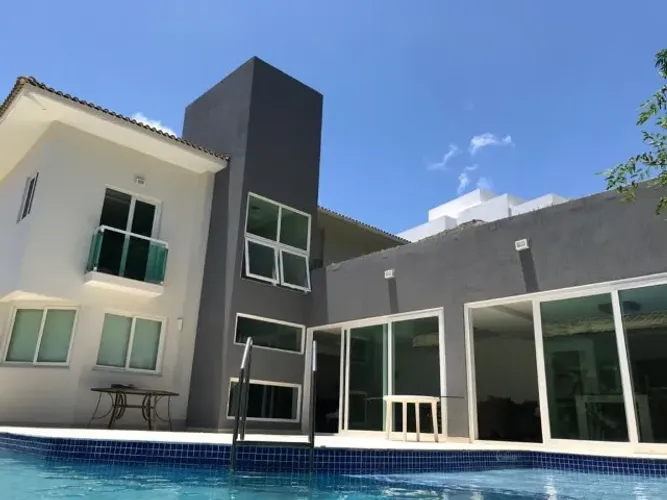 Casa no Alphaville Salvador 3 suítes Ampla sala e espaço gourmet, piscina (LZ)