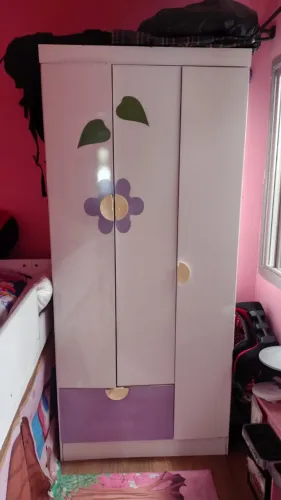 Guarda roupa e cama infantil 