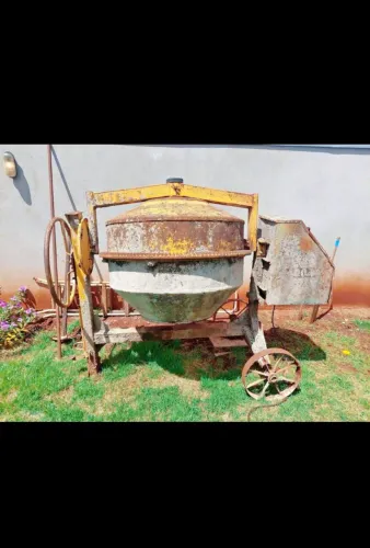 Vendo betoneira Menegotti 400L