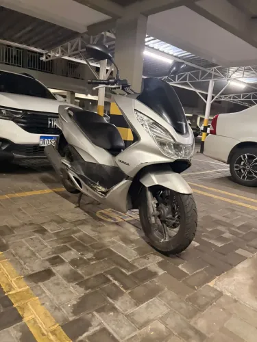 Honda PCX 150 2018 - 33 mil km - Econômica