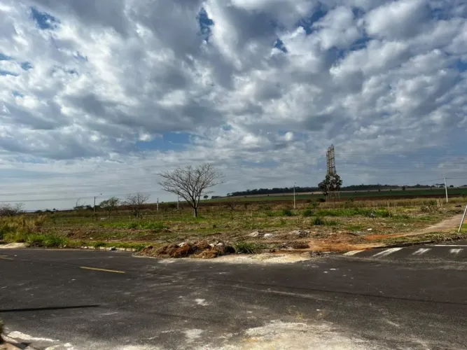 Casa reformada no Santa Iria Garden | É aqui na Imobiliária Rosa e Rangel