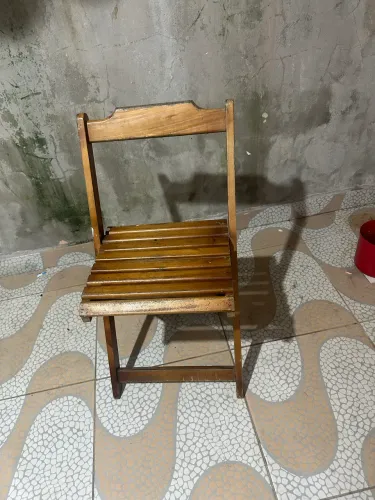 Vendo cadeira de madeira 
