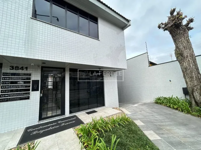 Sala Comercial com 35 m², aluguel de R$ 2.350 + Taxas - Rebouças, Curitiba (PR)