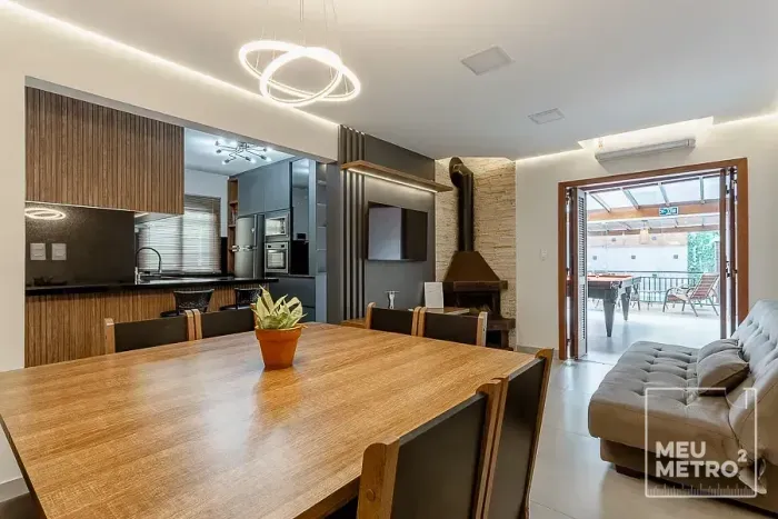 Casa à Venda com 3 dormitórios, no Rio Tavares, em Florianópolis.