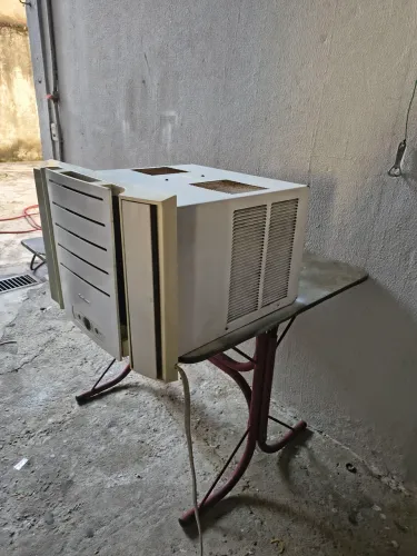 Vendo ar-condicionado de janela marca Springer 7.500 com controle 127 v