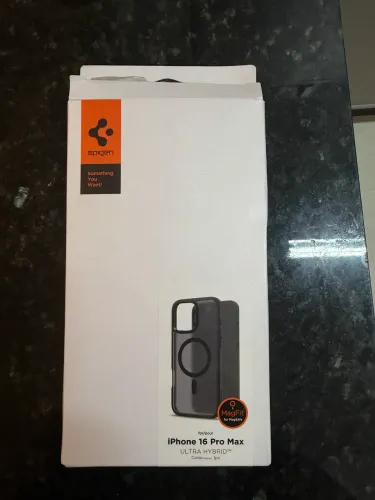 Capa Spigen Ultra Hybrid MagFit - iPhone 16 Pro Max