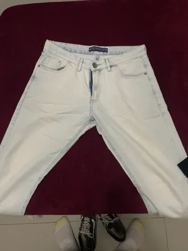 Vendo calça jeans clara em ótimo estado!