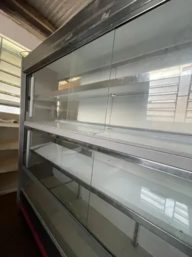 VITRINE DE EXPOSIÇÃO DE PÃES
