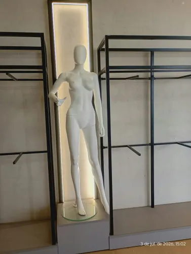 Vendo 2 manequins para lojas