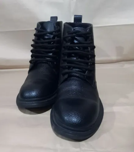 Bota Preta Couro Numero 37/38(Riachuelo)