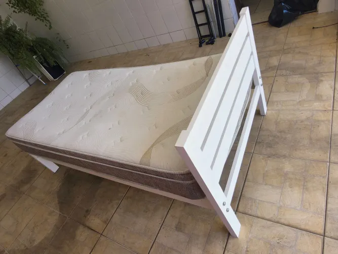 Cama de solteiro com colchão