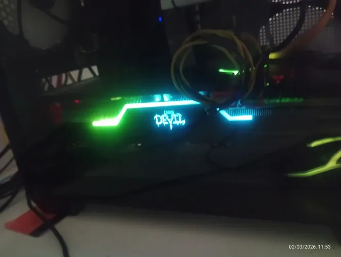 Rx5700xt red Devil extremamente forte e muito conservada.