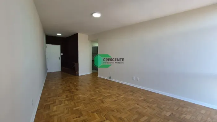 Espaçoso apto Centro