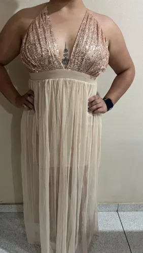 Vestido bege de tule com paetê