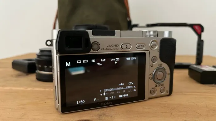 Câmera Sony A6000 com lentes