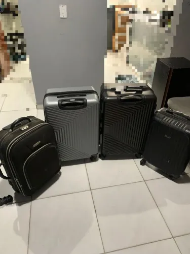 Vendo 4 malas, duas pequenas e duas grandes, as 4 por 600