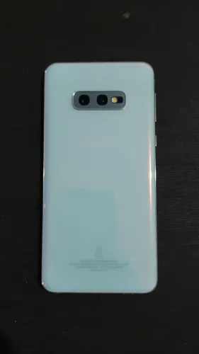 Galaxy S10e quase novo