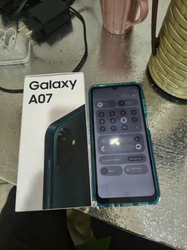 Celular novo em perfeito estado