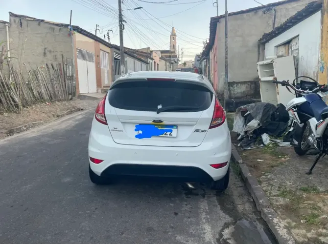 Ford Fiesta 1.6 16V Flex Aut. 5P 2015
