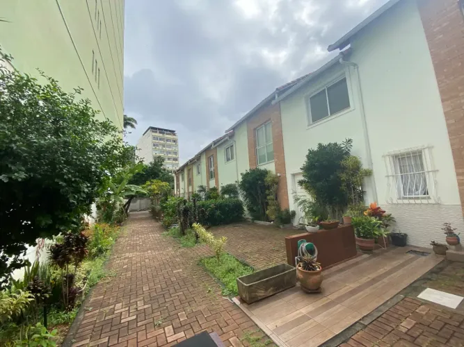 Casa de vila, 86m2  com 2 quartos no Catete - Rio de Janeiro - RJ
