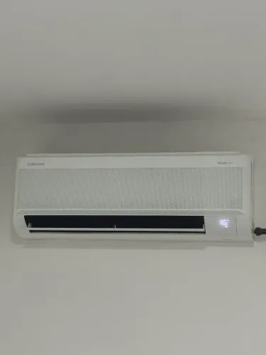 Ar Condicionado Splint - WIND FREE Samsung 12mil btus (1 ano de uso)