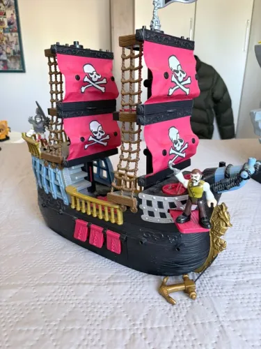 o Navio Pirata Tubarão da linha Imaginext