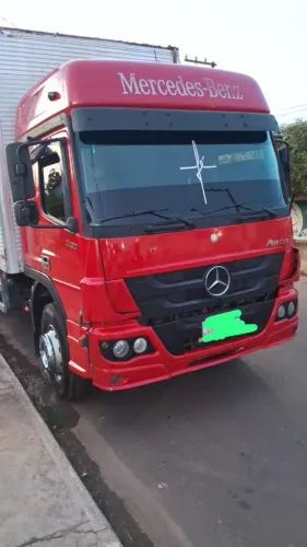 Caminhão Mercedes-Bens 2430