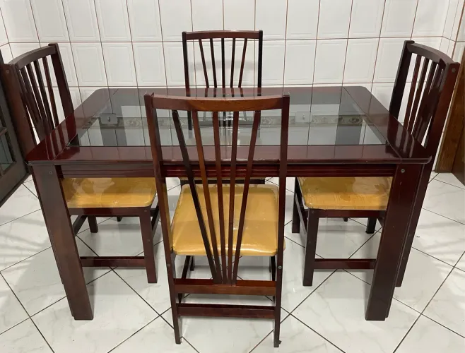 Mesa madeira 4 cadeiras 