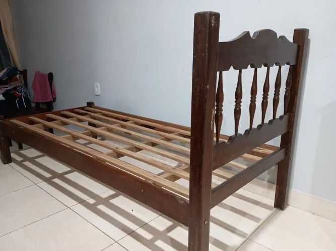 Cama de solteiro madeira maciça resistente