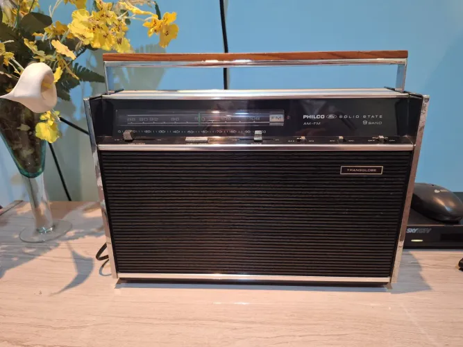 Rádio Philco Ford Transglobe Solid State 9 Faixas