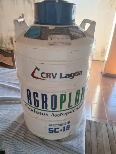 VENDO RECIPIENTE (B.O.T.I.J.Ã.O) DE SÊMEN. 