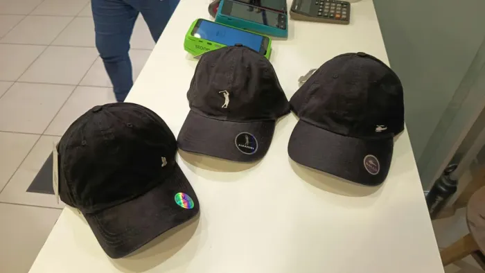 boné 3 por 150