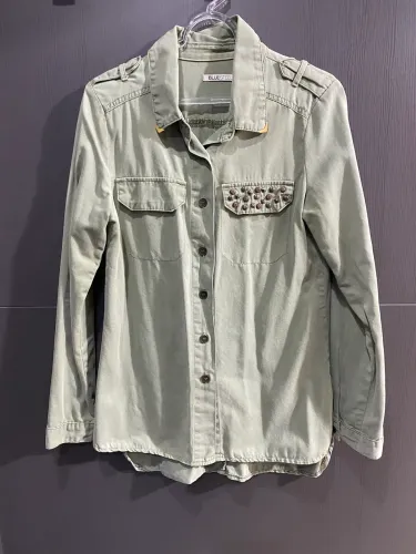 Camisa Jeans, Verde Oliva Veste um tamanho M