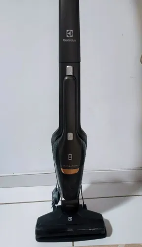 ASPIRADOR DE PÓ VERTICAL SEM FIO ELECTROLUX ERGORAPIDO 2X1