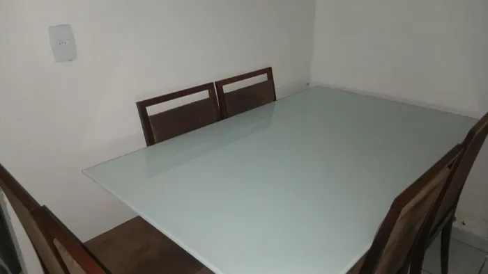 Mesa usada de 6 lugares mesa retangular elegante com tampo de vidro.